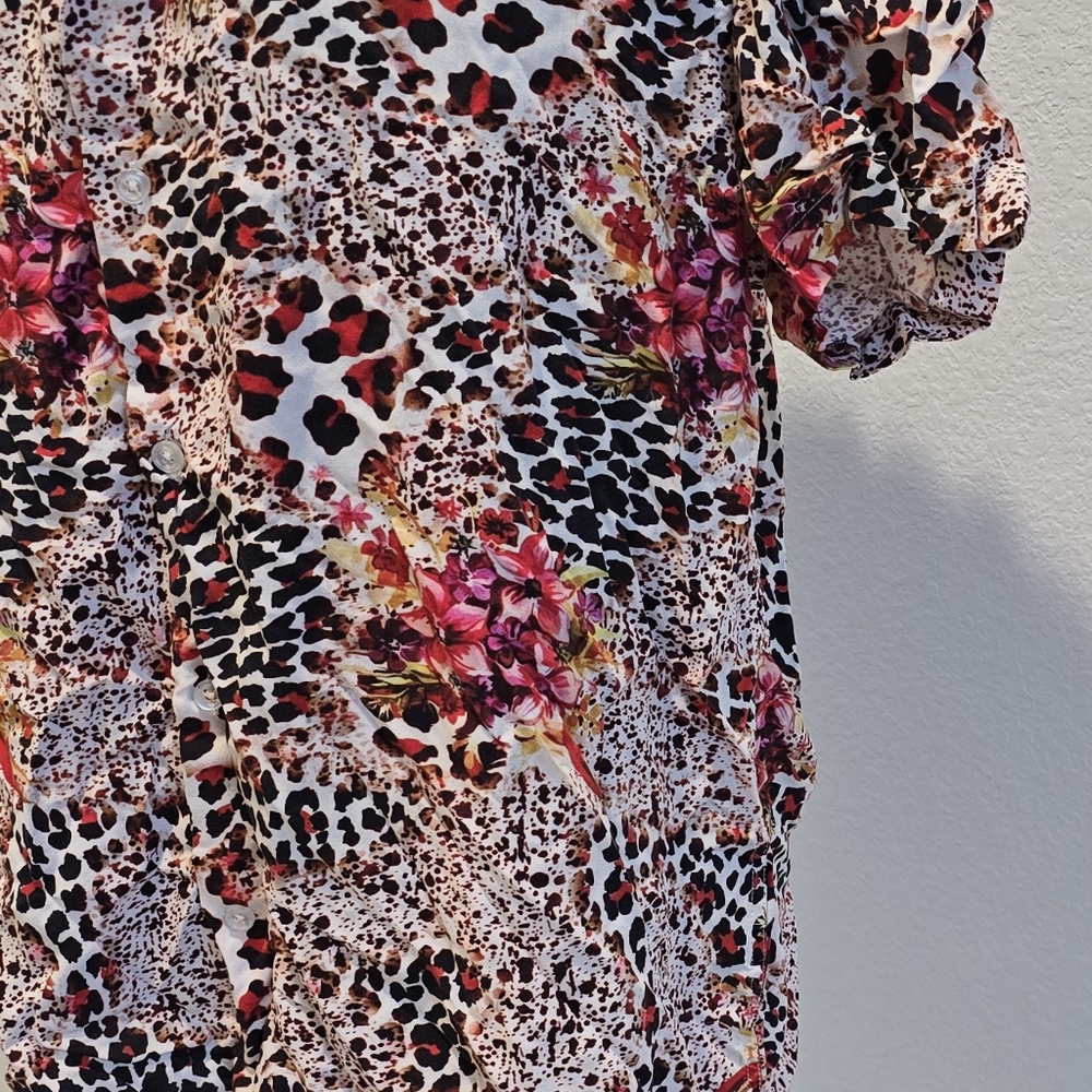 Vibrant Multicolor Button-Up Blouse - Picture 7 of 13